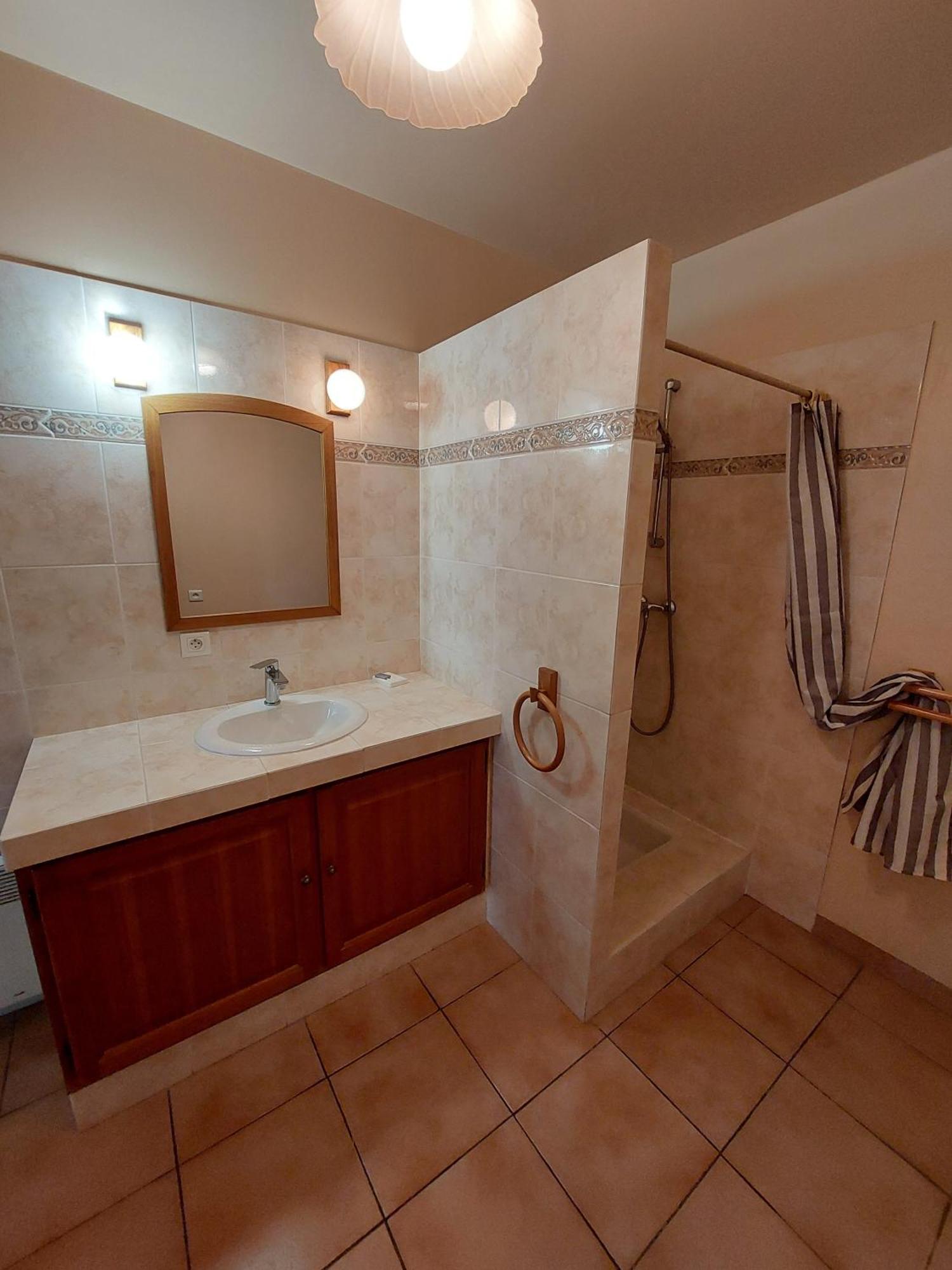 Mas Fontclaire - Sommieres Apartment ภายนอก รูปภาพ