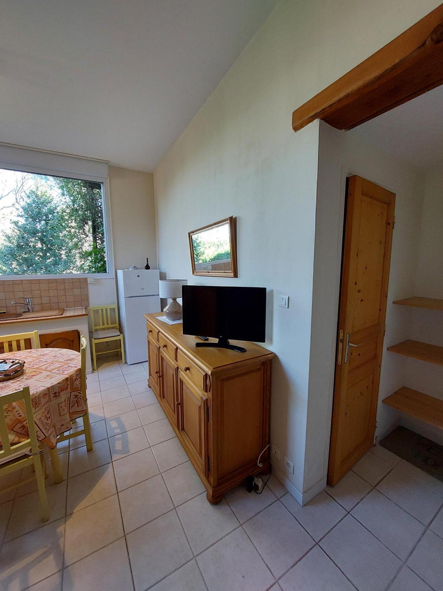 Mas Fontclaire - Sommieres Apartment ภายนอก รูปภาพ